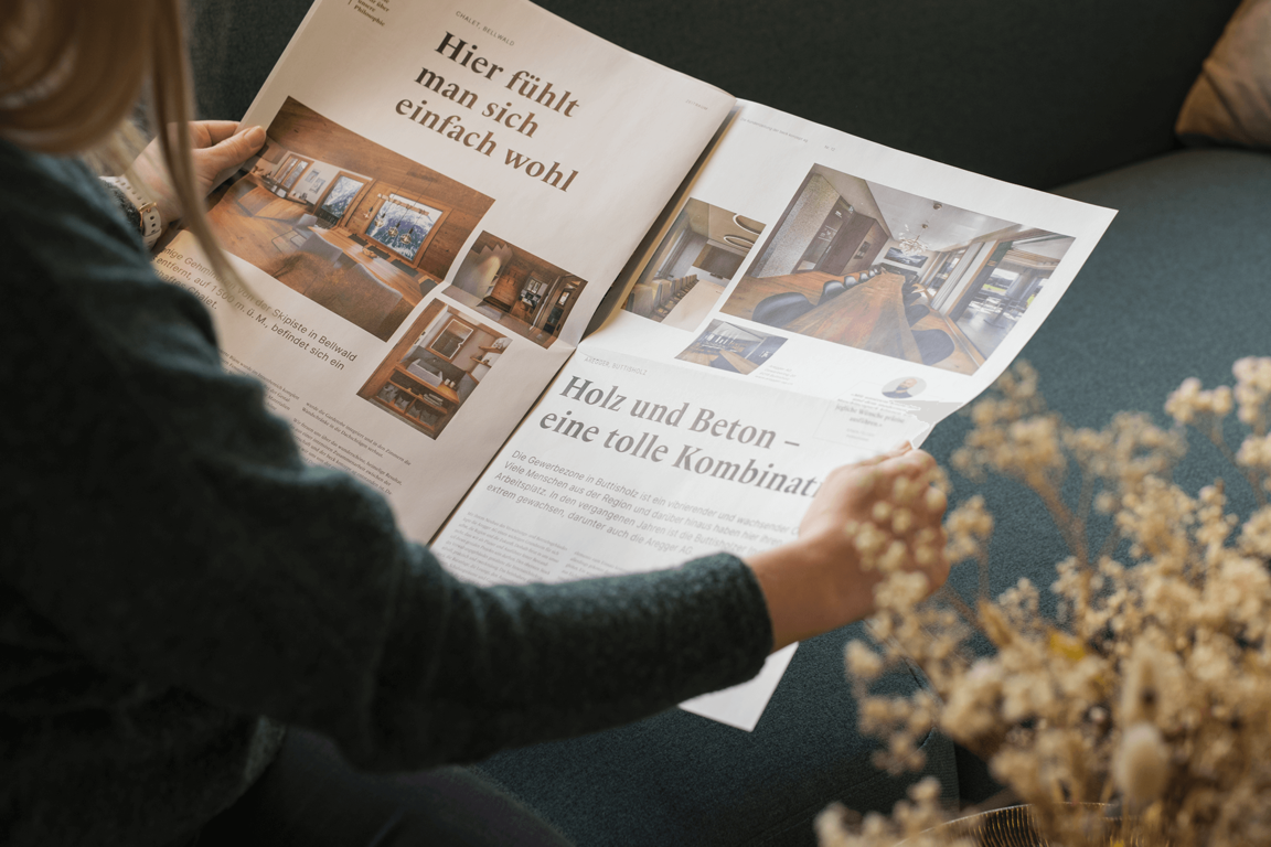 Visionaer Referenz: Beck Konzept Magazin wird in der Hand gehalten.